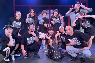 2022年舞台『GOHCAGO〜御加護〜』の出演者との写真をツイッターに載せる上原多香子