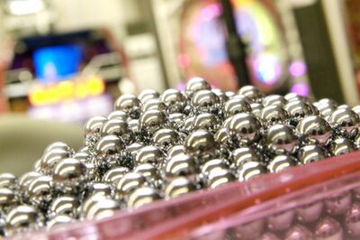 海外通販で月30万円稼ぐ主婦「100均商品、アニメグッズが数十倍に！つり革も売れ線」