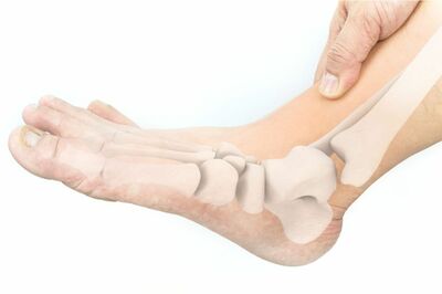 肩こり・頭痛・腰痛「靴底の減り方」を見れば不調がわかる！かかとの歪みを整える方法