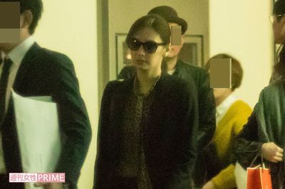 北川景子『家売るオンナ』打ち上げで全身黒コーデ！ しかも用意した商品券の額がスゴい