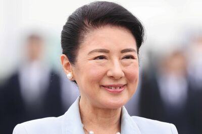雅子さま、長崎訪問で“かなり珍しい”千鳥柄ジャケットとパールアクセをお召しに「礼節を欠かさない」装い…