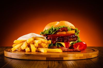 「食品添加物まみれ」のファーストフードを食べるときに気をつけること