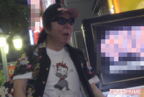 2次会の打ち上げ会場に入ろうとする古田