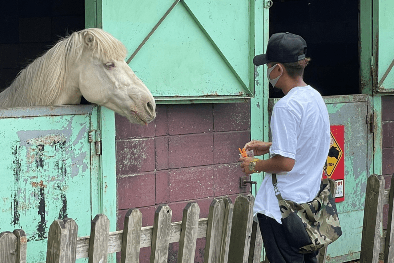 唯一、芸能活動を休止していた大野は、'21年8月に女性とふたりで『マザー牧場』を訪れた