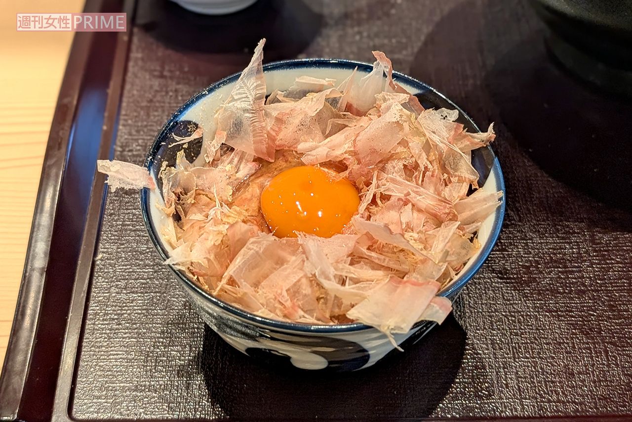「肉讃岐 もっちりうどん源次郎」セットで注文できる卵かけごはん（税込み209円）　撮影／編集部