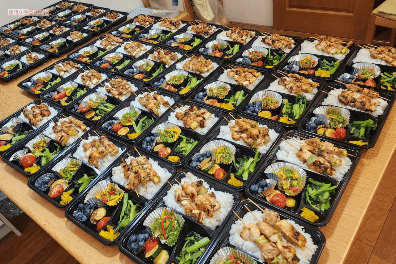 現在は50食分を4人で作っている。どれもおいしいと評判だ