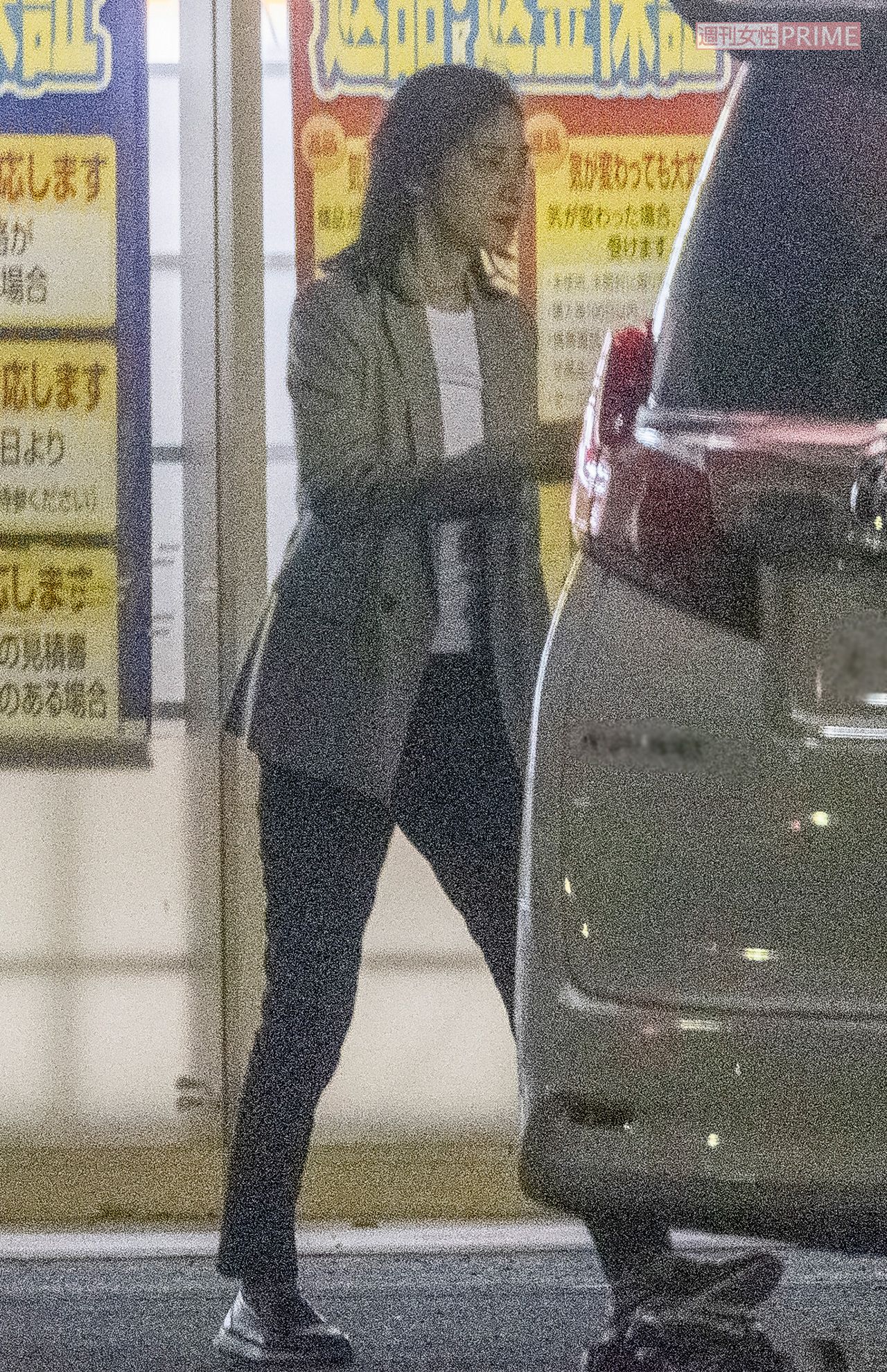 撮影は夜遅い時間まで続いていたが、共演者やスタッフに声をかけて回った“座長”の天海祐希（2022年5月）