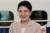 雅子さま、京都で披露された“大胆な花柄小物”を取り入れたコーディネートに「上手な使い方憧れ」寄せられ…