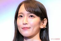 吉岡里帆「水川あさみにソックリ」パリで披露の“濃”メイク激変姿に驚きの声、“姉妹役”に期待も