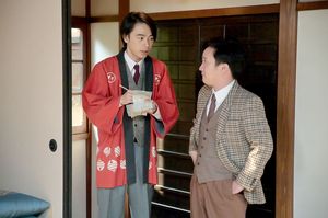 連続テレビ小説『わろてんか』風太（濱田岳）のもとで“丁稚修業”を始めた隼也は、売店を任されるが、売り上げが思うように上がらず……　(c)NHK