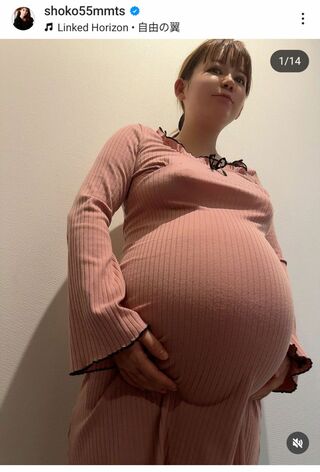 大きくなったお腹を投稿した中川翔子（本人のインスタグラムより）