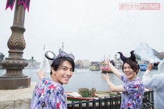 「ヒールはやっぱりカッコいい!」（中尾）、「おっ、次は悪役に挑戦!?」（崎山） 撮影／廣瀬靖士 (c)Disney