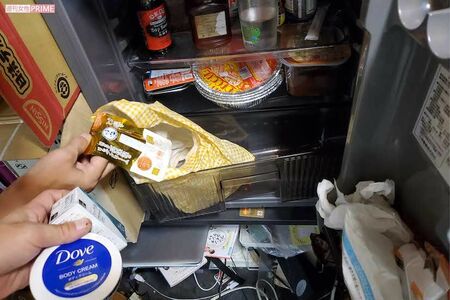 きららさんの冷蔵庫には化粧品も入っていた