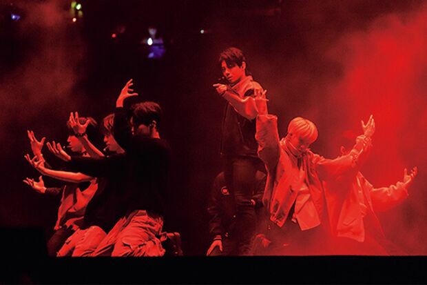 “がらんとした空間を開く鍵”BLANK2Yの見事なパフォーマンス