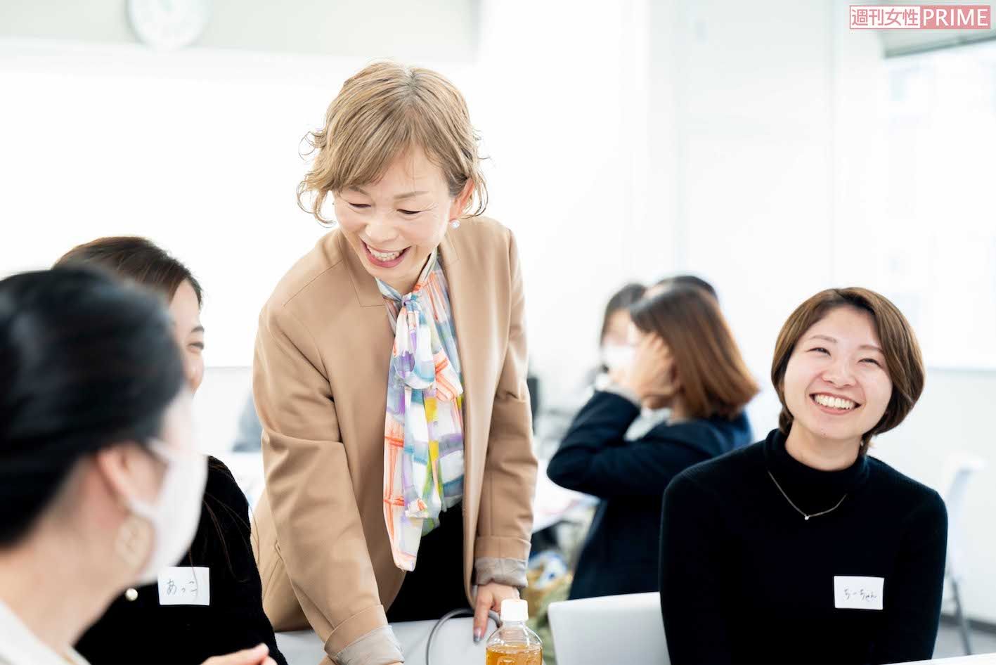片づけのノウハウではなく、片づけられる考え方を教えるのが“西崎流”。片づけるメリットを知れば自己肯定感のアップにつながるという　撮影／山田智絵