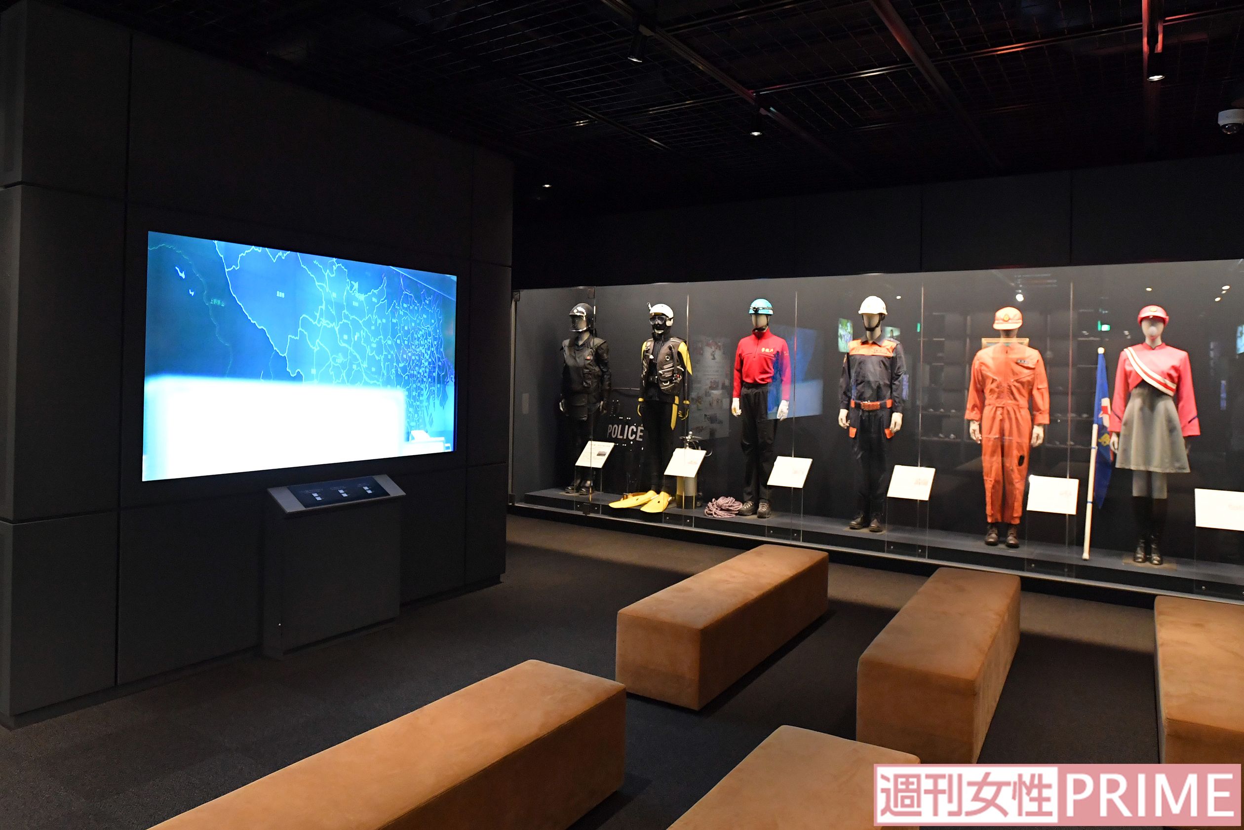 4階のミニシアターは3作品を上映。各隊の制服もズラリ。