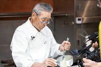 『料理の鉄人』が91歳YouTuberへ！自由な発想、ひらめきを生きがいに「新しい家庭料理」を配信