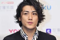 赤西仁の左足に「メイサのタトゥー」離婚後も消していなかった“嫁のサイン”がYouTubeでチラ見え