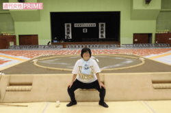 完成した土俵の前で、どすこ〜い！by和田靜香