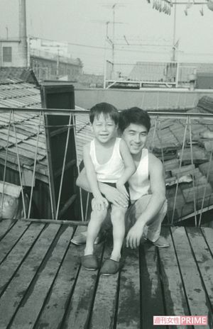 寺島進、父親と自宅にて