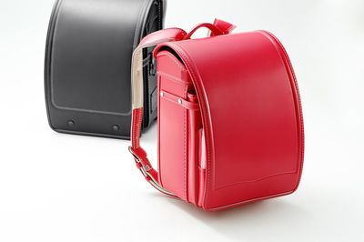 ランドセルが巨大化！年々分厚くなる教科書と、学力低下の意外な関係