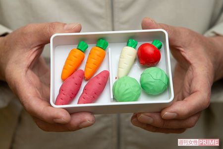 岩沢さんの原点、「野菜の消しゴム」　撮影／齋藤周造