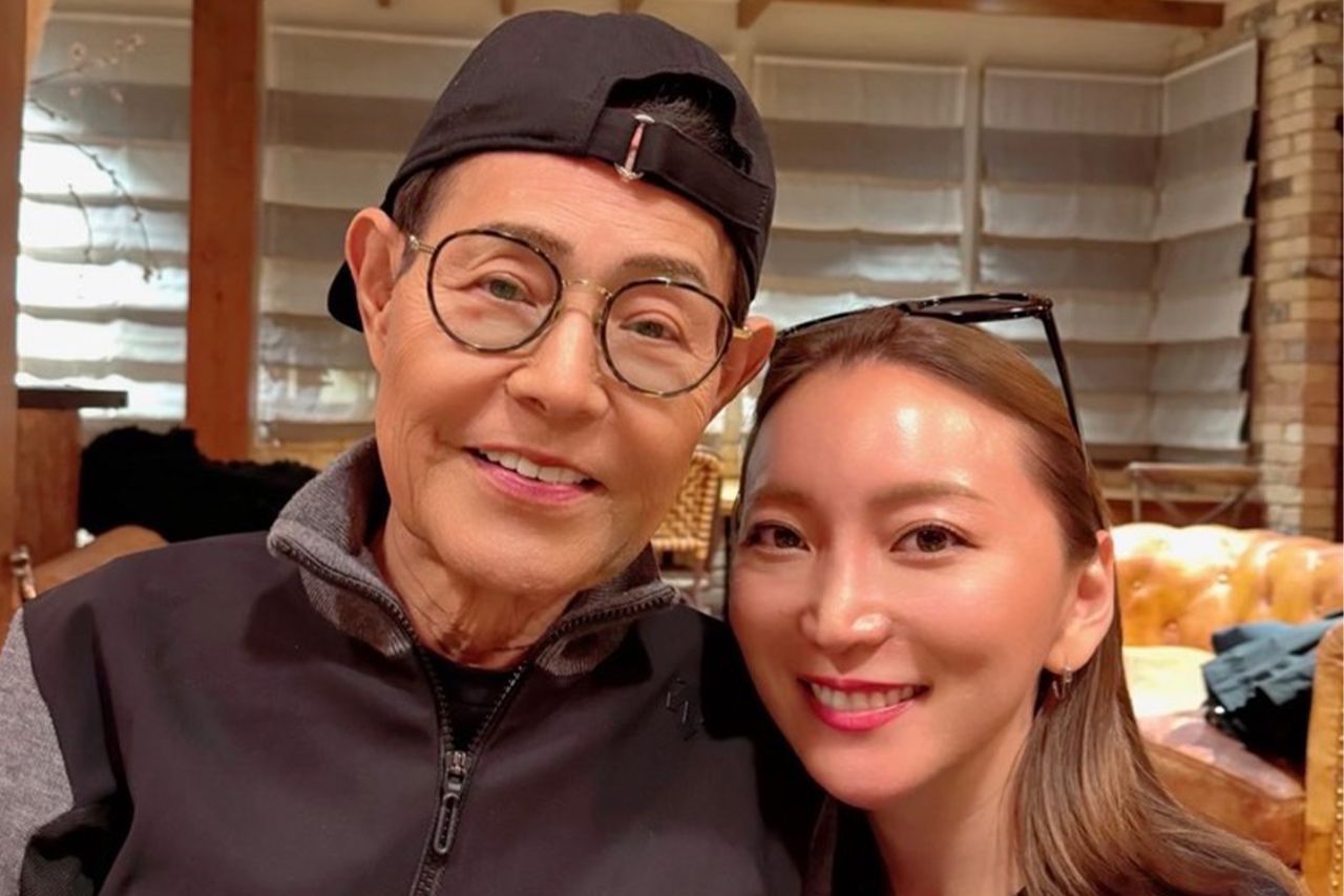 加藤茶（左）と綾菜（右）夫妻