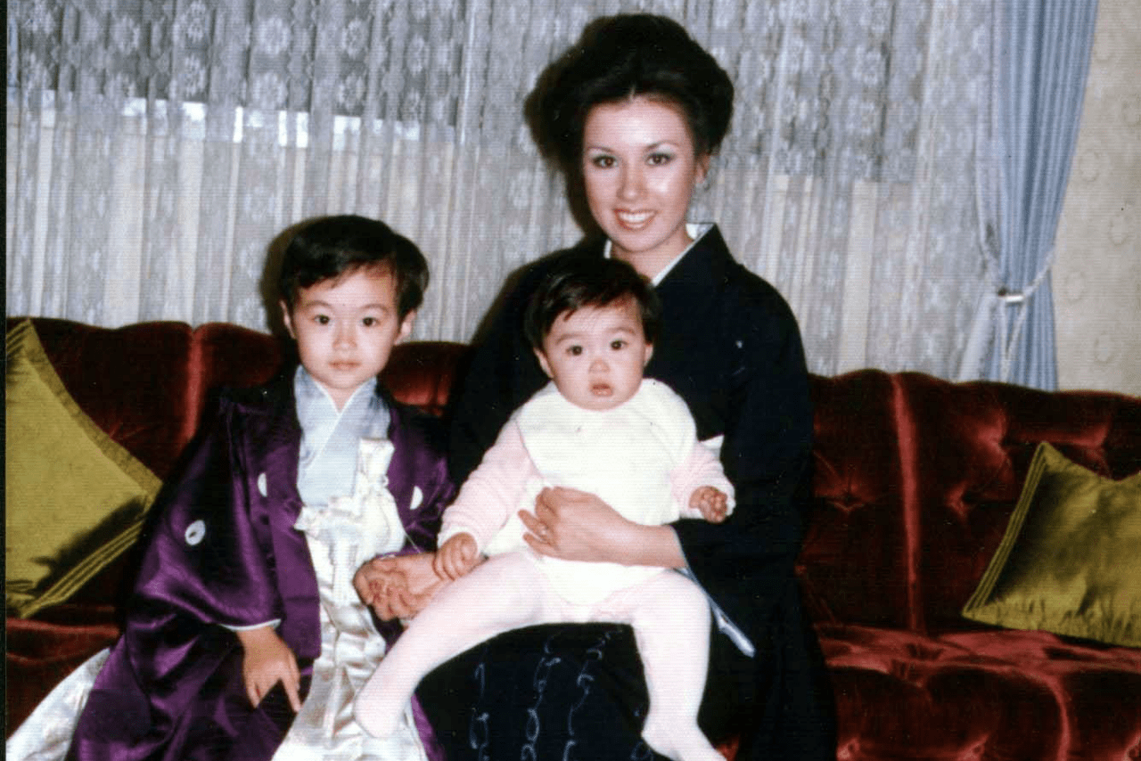 人気絶頂の中、'72年に同じく人気歌手の西郷輝彦さんと結婚、2児を出産。写真は'77年で娘が1歳になったころ