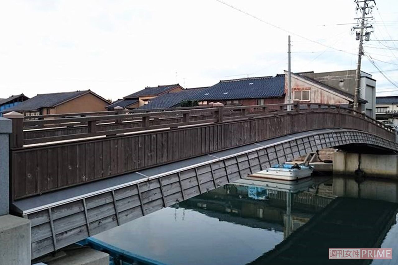 富山県射水市新湊、ドラマ『恋仲』（フジテレビ系・15年）、映画『ナラタージュ』、『人生の約束』、『真白の恋』で使用された〝日本のベニス〟と呼ばれるスポット