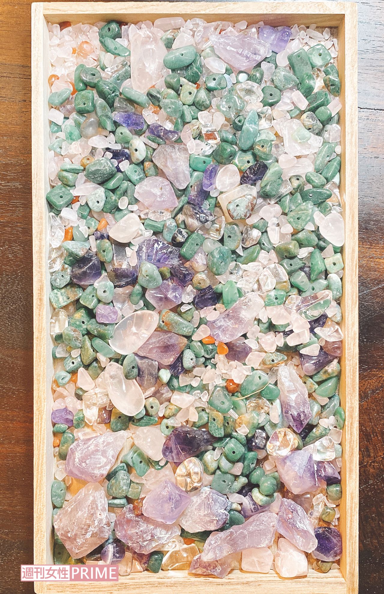 スマホを清めてくれるさざれ。さざれは満月の日に流水で洗えば、浄化効果は再生される