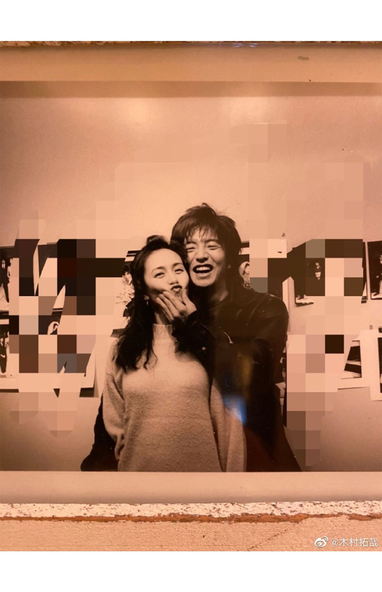 しれっと解禁!?　木村拓哉が中国版Twitter「微博」に載せた工藤静香とのツーショット写真