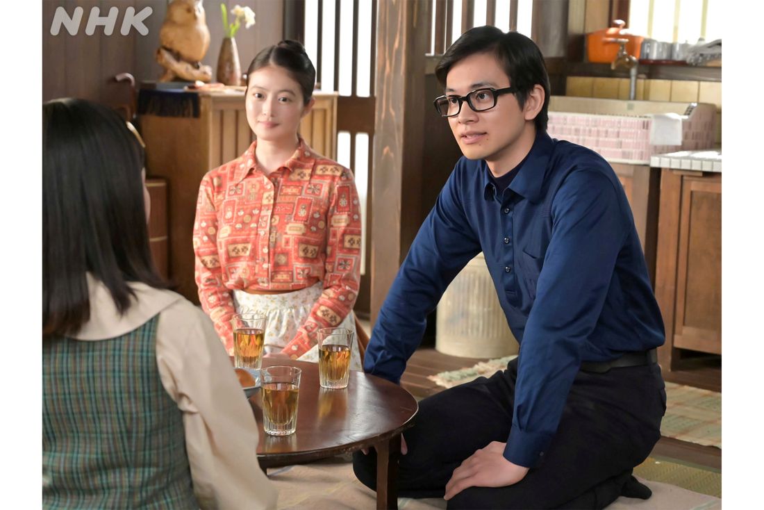 北村匠海（右）と今田美桜（『あんぱん』公式Xより）