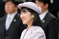 《りくりゅうも園遊会に》愛子さま、淡いラベンダーの装いに「モダンな帽子」で新境地「春のプリンセス」の気品に絶賛の声