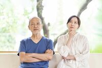 コロナ禍で急増、アラ還男性×氷河期女性カップル「愛があってもお金がない」リアル事情