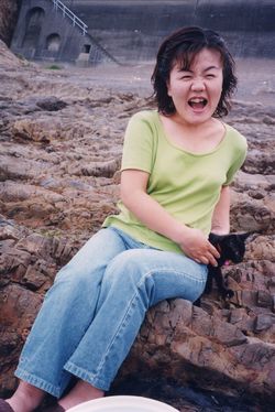 1999年6月、愛猫のフッキーも一緒に家族で日帰り旅行。埼玉の国立障害者リハビリテーションセンターを修了し、高知に戻って設計会社で働いていたころ