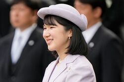 《りくりゅうも園遊会に》愛子さま、淡いラベンダーの装いに「モダンな帽子」で新境地「春のプリンセス」の気品に絶賛の声