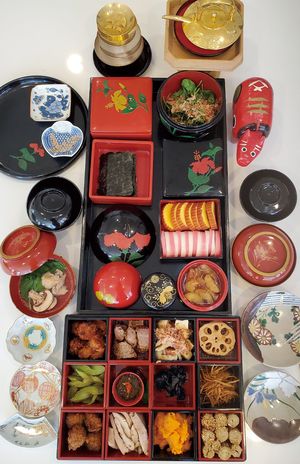 「今年は二人だけなんで。マス技駆使してちょこっと多種類。」（2021年1月2日／写真は『かおり的家ご飯』より）