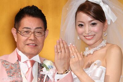 加藤茶さんと妻の綾菜さん