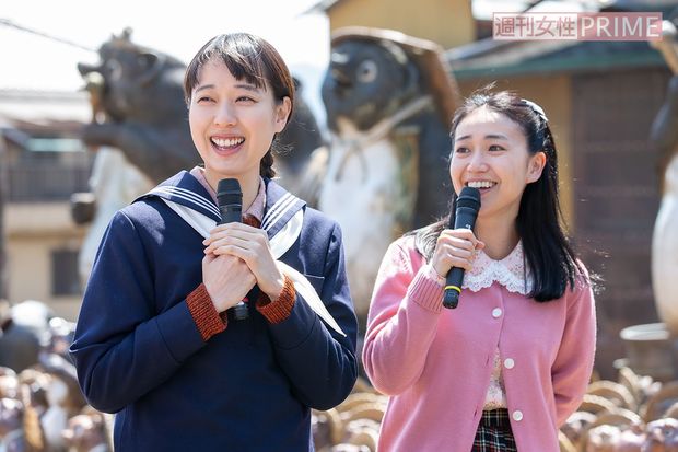 同い年ということもあり、和気あいあいとした雰囲気で、取材中に2人が爆笑する姿もパシャリ　撮影／廣瀬靖士