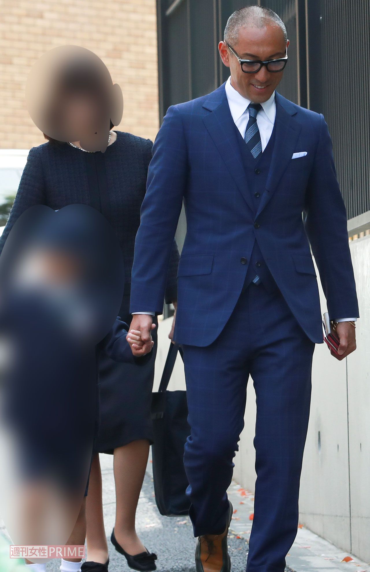 '19年4月、都内の有名私立小学校の入学式にやってきた市川海老蔵と勸玄くん