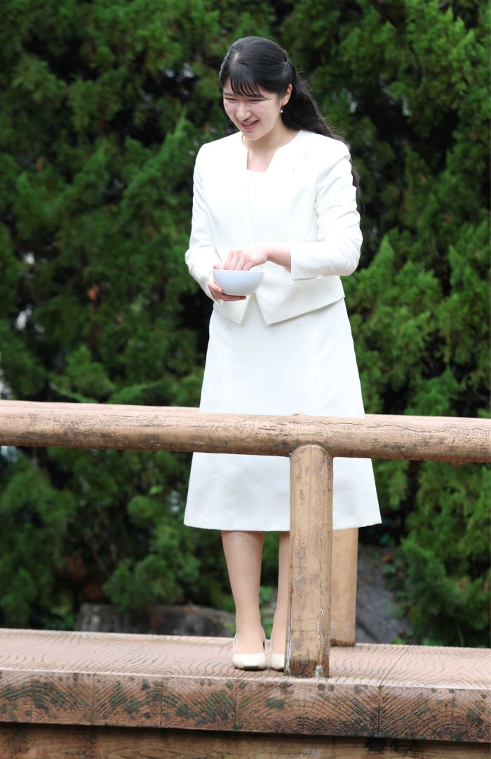 新潟県3日目は全身白のエレガントコーデで