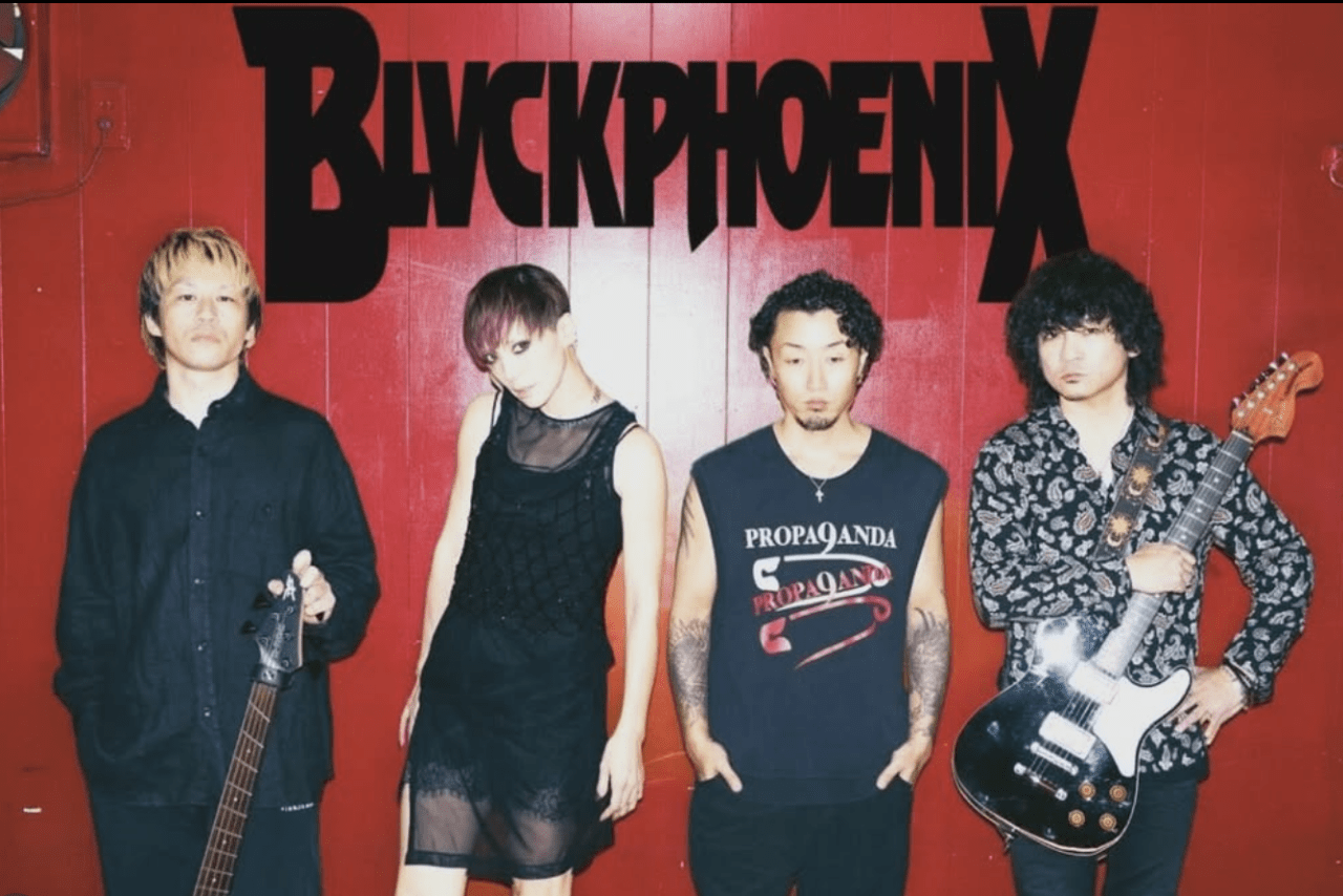 土屋アンナが率いるバンド「BLVCKPHOENIX」