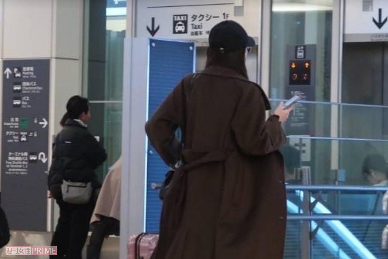 時間差で現れた女性