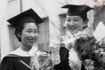 聖心女子大学の卒業式で古川さんと記念写真を('57年3月)