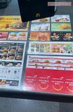 マクドナルド店舗のメニュー表にはチキンクリスプは文字のみでひっそり掲載されている