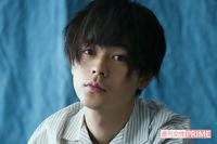 成田凌、腰痛でもプライベートで『前前前世』を歌い、“恋ダンス”を踊る