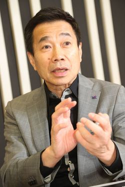 芝居をやめたいと思ったことも。「やめるのはいつでもできる」という仲間のひと言で続けられた　撮影／坂本利幸