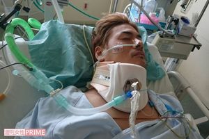 のどを切開し、人工呼吸器をつけていた。声が出せないため、五十音表を使い、意思を伝えようとしたが、うまくいかず言葉を飲み込むことも