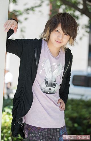 佐藤流司　撮影／伊藤和幸　スタイリスト／浜元理恵　衣装協力／elements,H（トップス2点）