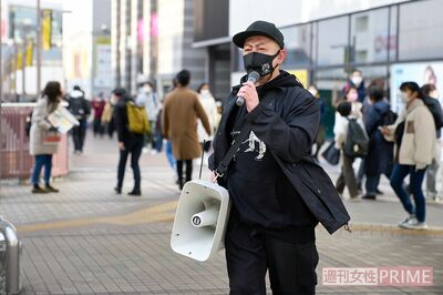 安全な場所から綺麗事を言うのが大嫌いなのだとか。「世の中の悲しみを減らして、喜びを増やす」ことがビジョン。自らの壮絶な体験から「人はいつでも変われる！」と提唱する　撮影／伊藤和幸